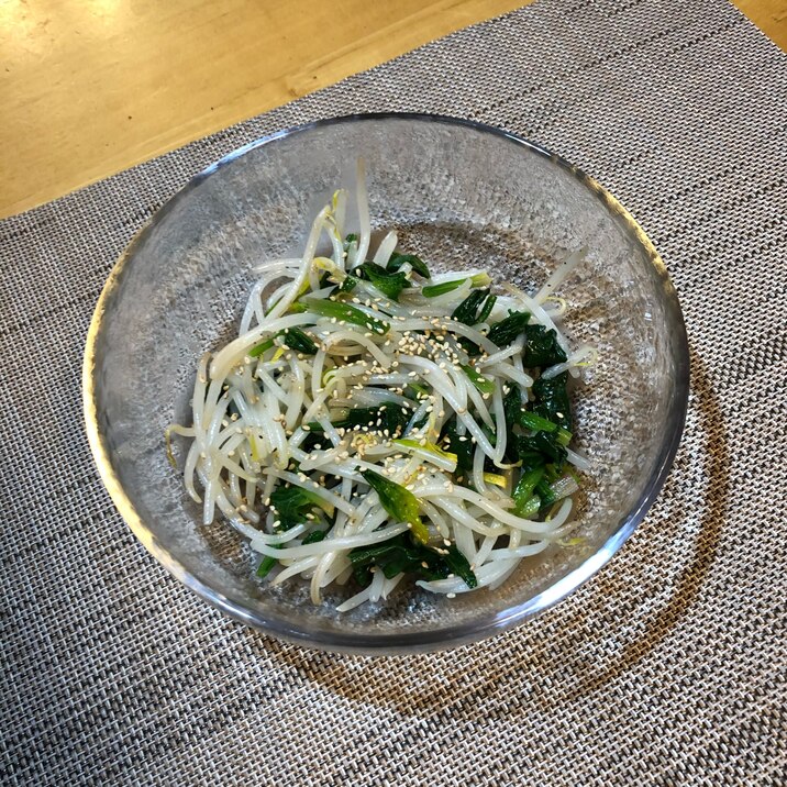 手軽にビタミン補給! モヤシとほうれん草のナムル